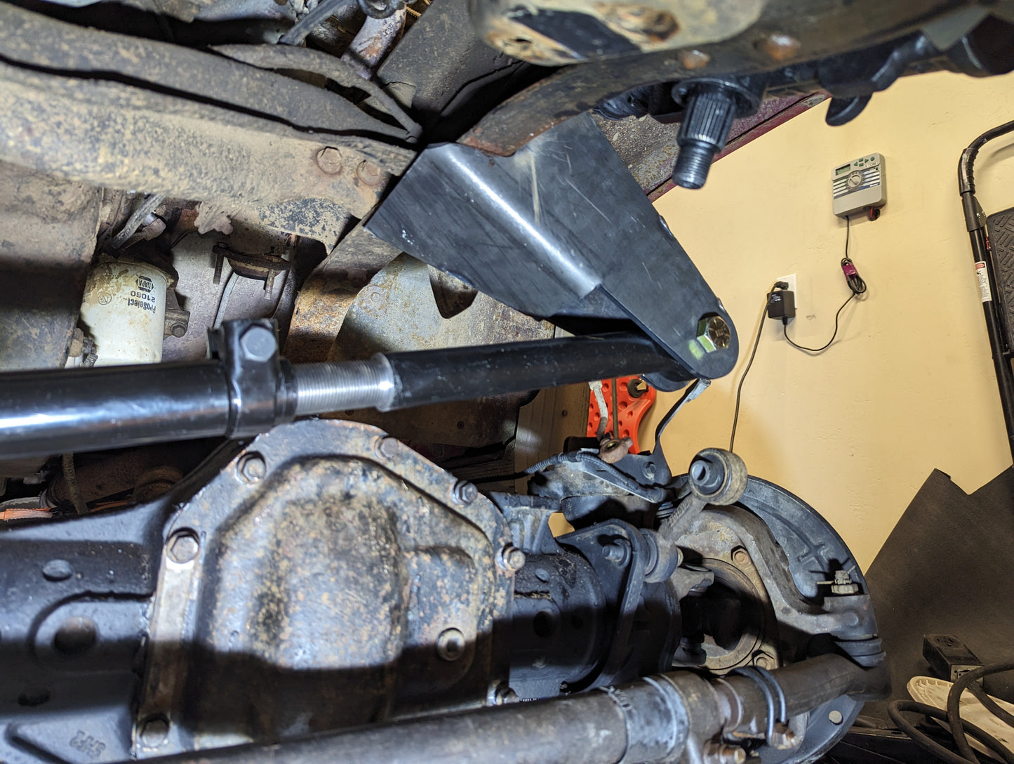 Panhard bracket for superduty swap